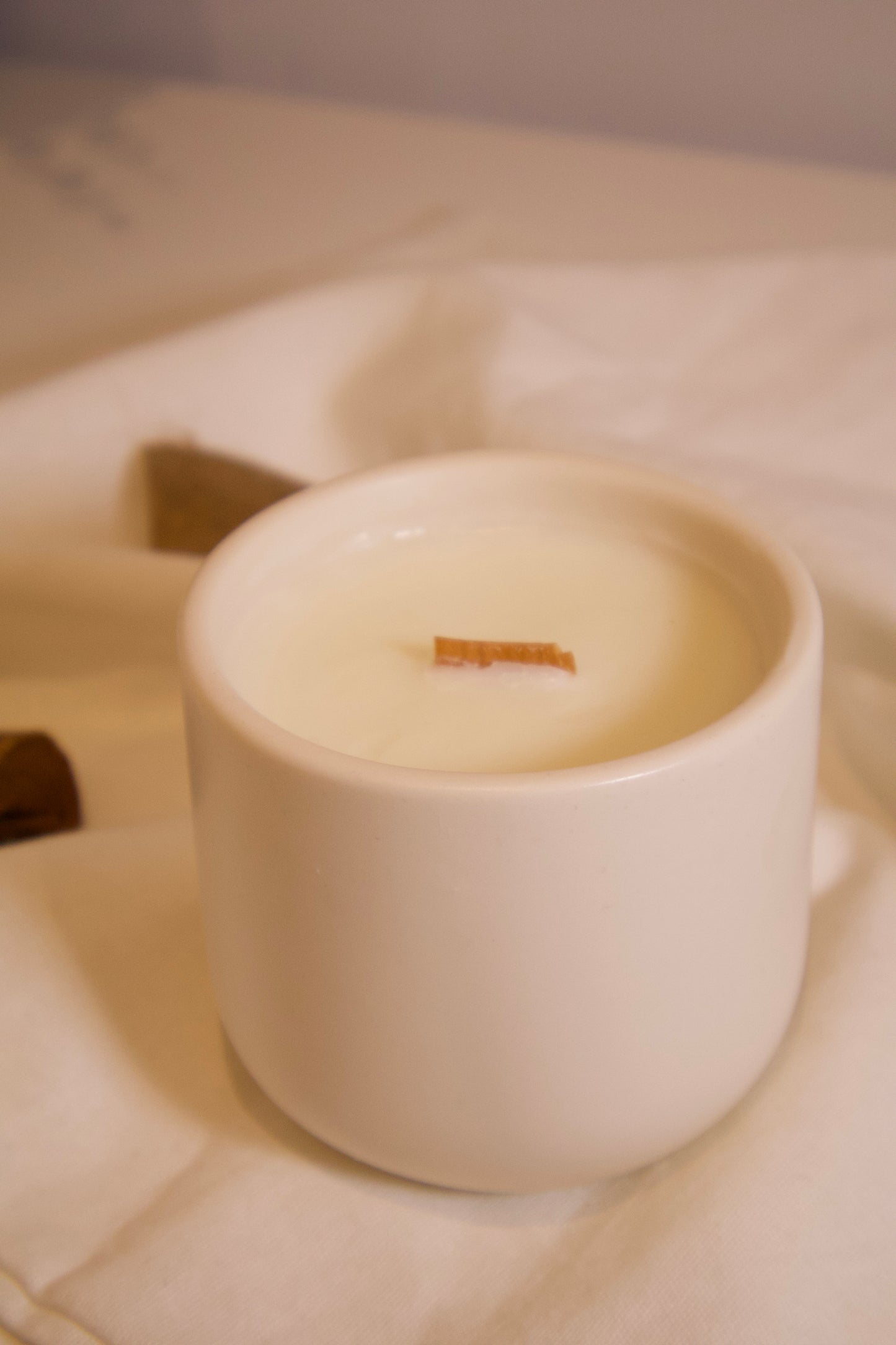 Susurro mediterráneo - vela aromática con mecha de madera